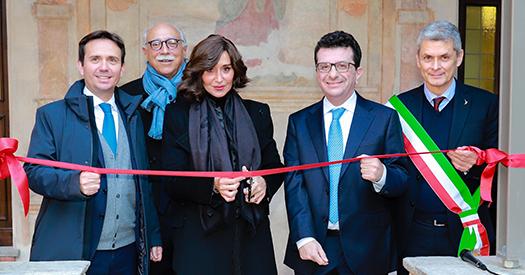 Il taglio del nastro con il ministro Berini, il rettore Svelto e le autorità